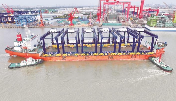 “振華26”輪駛離碼頭