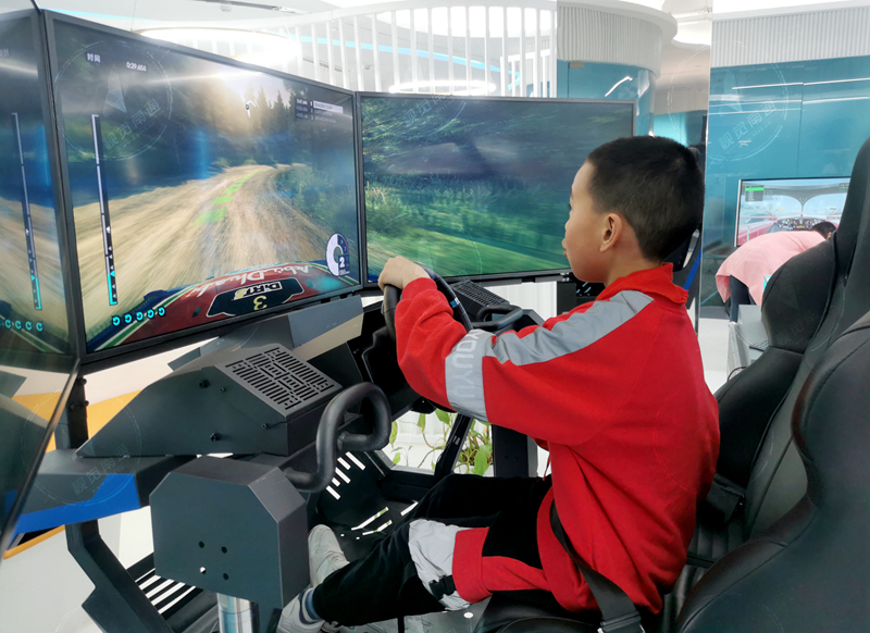 视频|江海小记者感受VR科技 探索虚拟世界