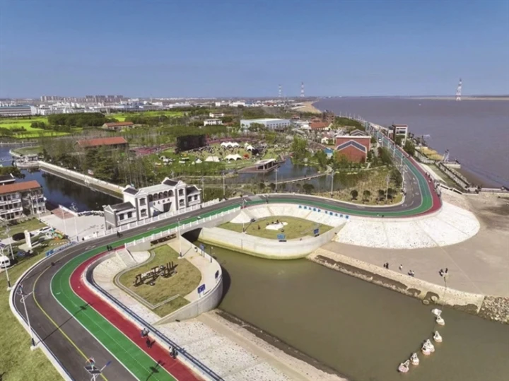 海門：農(nóng)村公路連點(diǎn)成片，共繪和美鄉(xiāng)村新畫卷