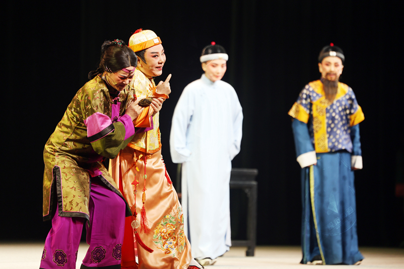 视频 | 越剧《一缕麻》在南通上演