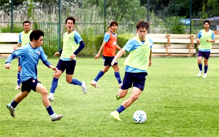 “蘇超”南通隊實力圈粉，足球少年們意氣風(fēng)發(fā)