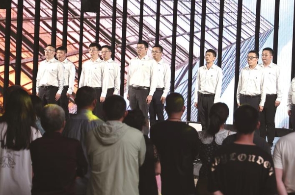 跟著老師學(xué)唱歌