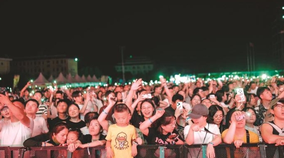 8名知名音乐人接连登台，2025如东小洋口音乐嘉年华燃动夏夜