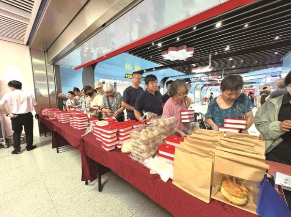 星級酒店外擺進(jìn)地鐵  市民反饋定價親民